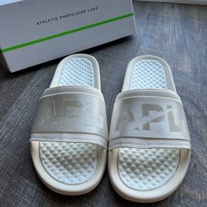 NIB APL Women’s Techloom Satin Slide